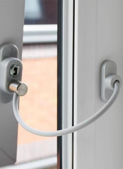 Замок на пластиковой раме